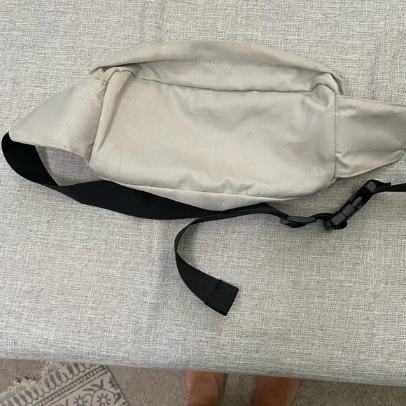 Mitchell and Ness Fanny pack. Beige. - Picture 4 of 7